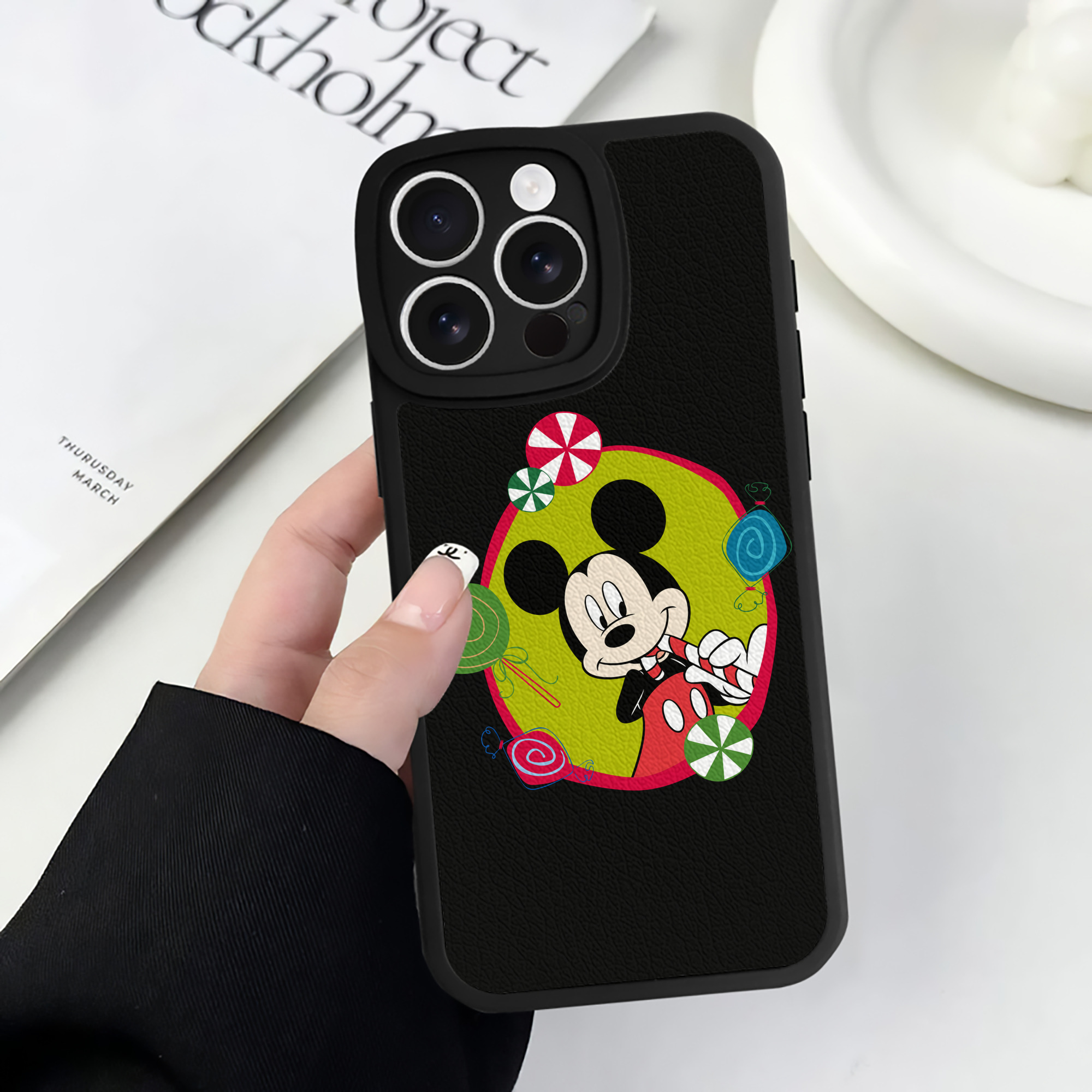（画像用） ミッキーマウス Mickey Mouse 【iPhone 16シリーズ対応】シリコンスマホケース（レザー調） 材質：シリコン